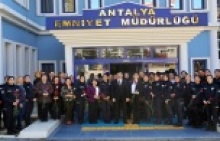 Kadın polisler 8 Mart’ı kutladı