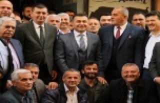 Oda başkanlarından Yücel'e meşaleli karşılama