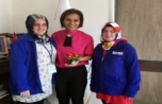 Türel’den Alanyalı sağlıkçılara çiçekli...