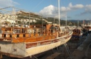 Yaz aylarının gözdesi tur tekneleri yaz sezonuna...