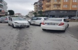 3 araçlı zincirleme trafik kazası: 1 yaralı