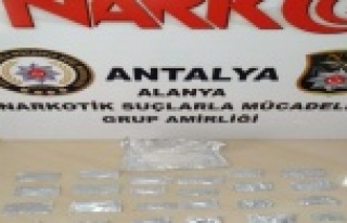 Alanya polisi zehirleriyle birlikte yakaladı