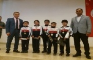 Alanyalı öğrenciler satranç turnuvasında şehitlerimizi...