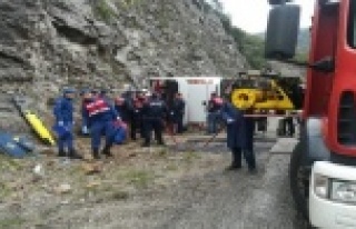 Antalya'da feci kaza: 3 ölü, 14 yaralı var