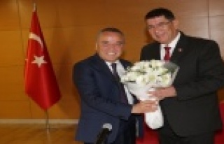 Başkan Böcek: "Siyaseti seçim meydanlarında...