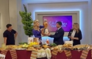 Çağla Şikel'e çağla cacığı yaptılar