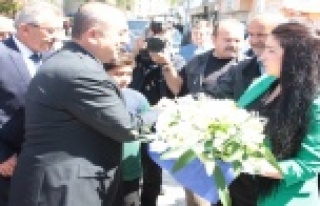 Çavuşoğlu: "Oy veren vermeyen herkesi hizmetlerimizle...