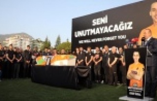 Josef Sural son yolculuğuna gözyaşları içerisinde...