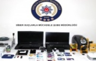 Kendi geliştirdiği yazılımla kredi kartlarını...