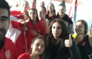 Kızlarımız 4'te 4 yaptı