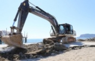 Yücel: Sahil kamunun, kimse yapısını değiştiremez