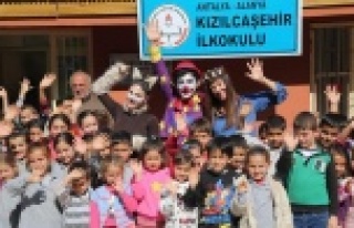 4 bin 500 çocuk mutluluğu resmetti