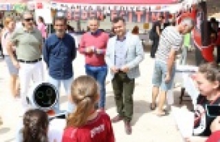 Ada robot başkan Yücel'i tanıdı