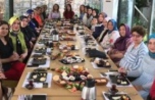 AK Partili kadınlar kahvaltıda buluştular