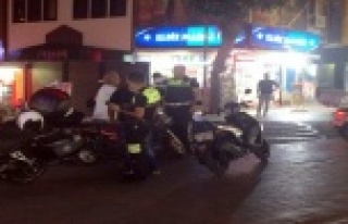 Alanya'da polis, yayaları tehlikeye atan motosikletlilere...