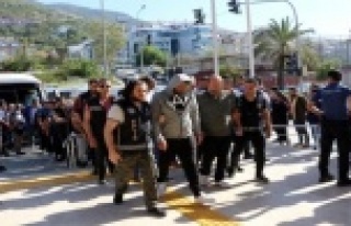 Alanya'da yasadışı bahisten alınan 40 kişiden...