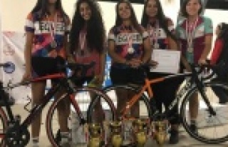 Alanya'nın süper kızları: 4 kupa 18 madalya...