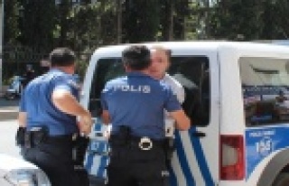 Babasıyla kavga eden genç ortalığı birbirine...