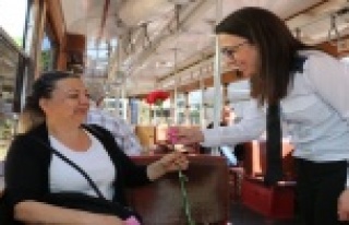 Böcek'ten nostaljik tramvayda annelere sürpriz