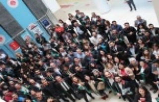 Darp edilen meslektaşları için oturma eylemi yaptılar