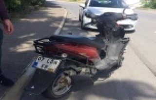 Ehliyetsiz sürücünün kullandığı otomobil motosiklete...