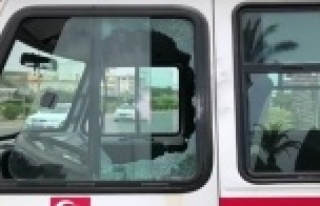 Alanya'da kırmızı ışıkta bekleyen sürücüye...