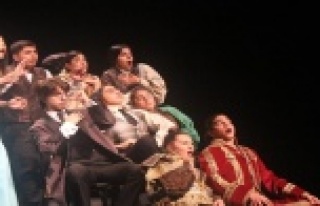 Liselilere büyük alkış