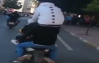 Motosiklete 5 kişi bindiler, sığmayınca birbirlerinin...