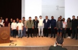 Öğrencilere fotoğraf sanatını anlattı