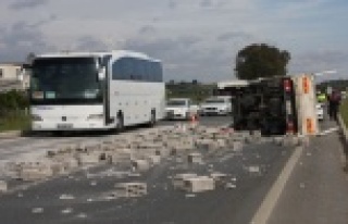 Takla atan kamyonetten sağ kurtuldular