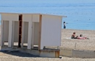 Tatilcilerin kapısız soyunma kabinleri tepkisi