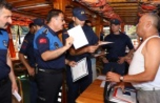 Tur tekneleri ve yatlara zabıta baskını