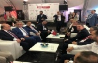 Başkan Böcek Rusya’da Türkiye ve Antalya’yı...