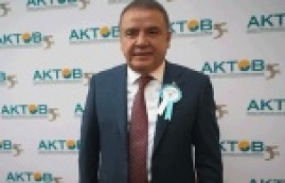 Başkan Böcek'ten turiste 'ayak bastı...