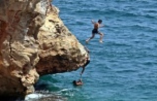 Çocukların tehlikeli deniz keyfi