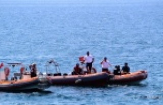 Denizde şüpheli cisim polisi alarma geçirdi