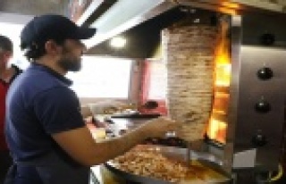 Sıcak hava çalışanları vuruyor