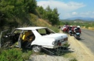 Virajı alamayan otomobil yoldan çıktı: 4 yaralı...