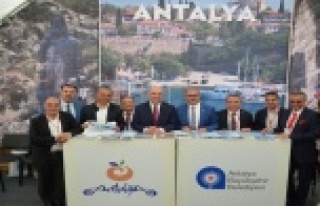 Yağmur Rusların Antalya aşkına engel olamadı