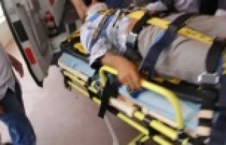 Alanya'da araç duvara çarptı: 5 yaralı var