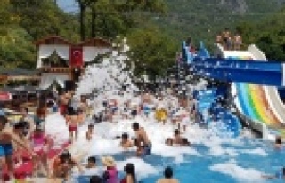 Alanya'da kar suyunda köpük şov