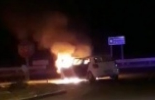 Alanya'da seyir halindeki araç böyle alev topuna...