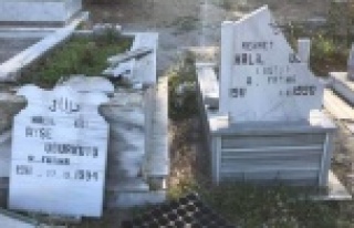 Alanya'da şok olay! Mezar taşlarını parçaladılar