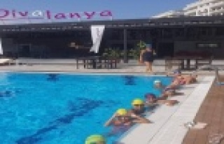 Alanya Nil Spor Kulübü yüzme okulu hızla devam...