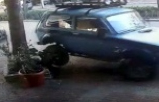 Aracıyla kaldırıma çıkan suç makinesi, geri...