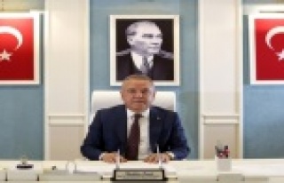 Başkan Böcek'ten, Gazeteciler ve Basın Bayramı...