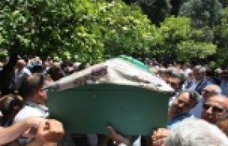 Başkan Böcek’in ablası son yolculuğuna uğurlandı