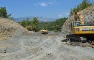 Büyükşehir Manavgat’ta dağları kırıp yeni...