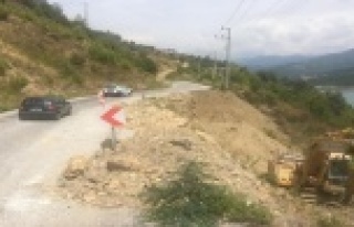 Büyükşehirden Bıçakçı- Üzümlü yoluna bakım