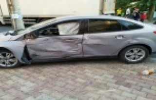 Manavgat'ta otomobil ile motosiklet çarpıştı:...